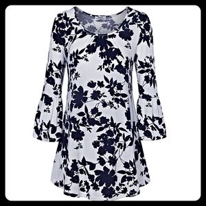 ✨Floral Printed w/3/4 Length Bell Sleeve Top✨